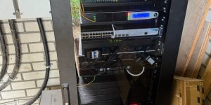 Stappenplan voor GPON installatie met OLT, splitters en ONT’s.